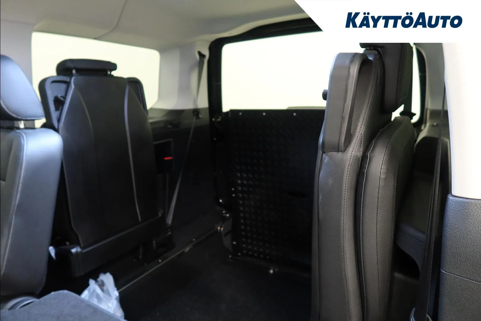 Ford Grand Tourneo Connect ZPH-385 carousel image