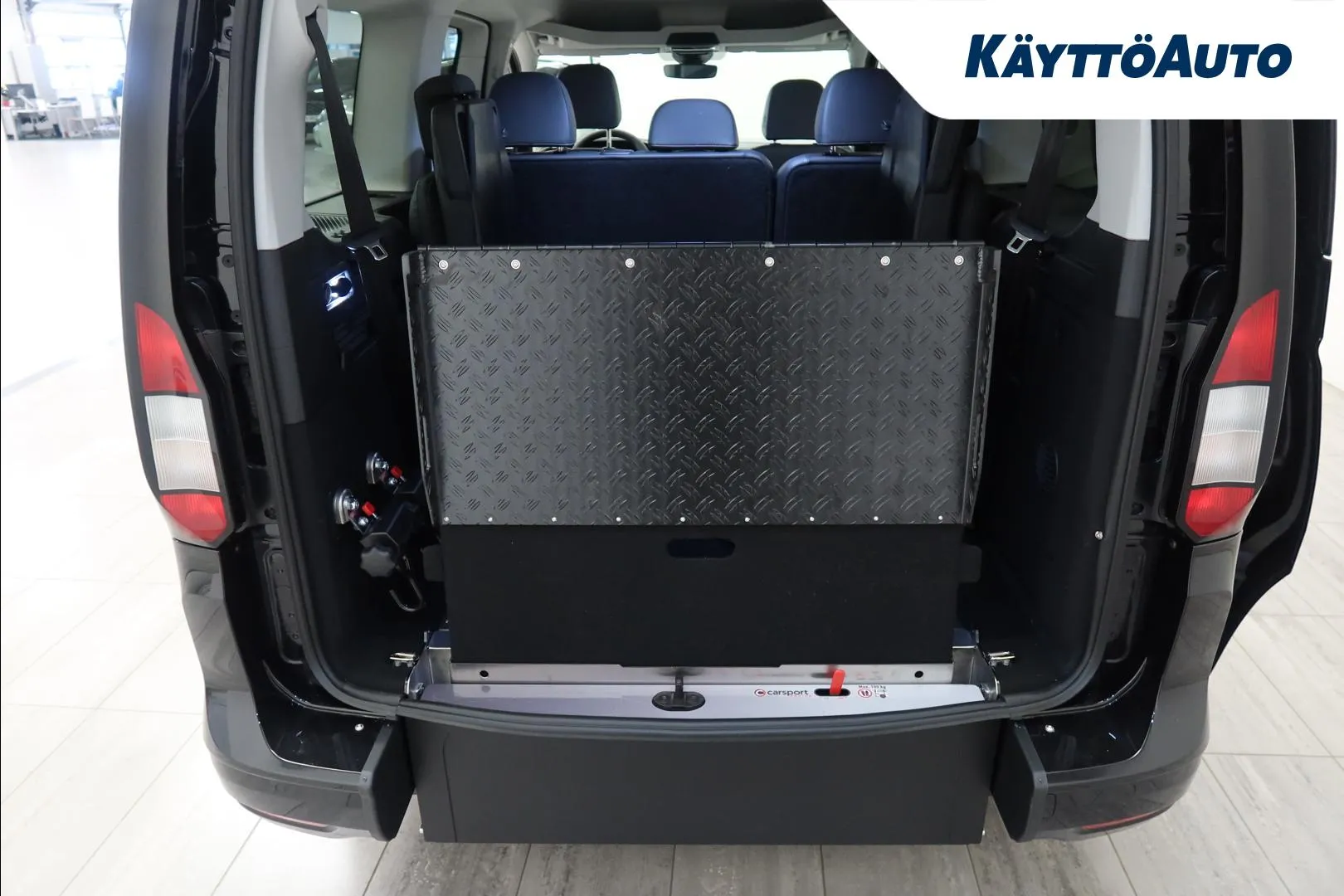 Ford Grand Tourneo Connect ZPH-385 carousel image