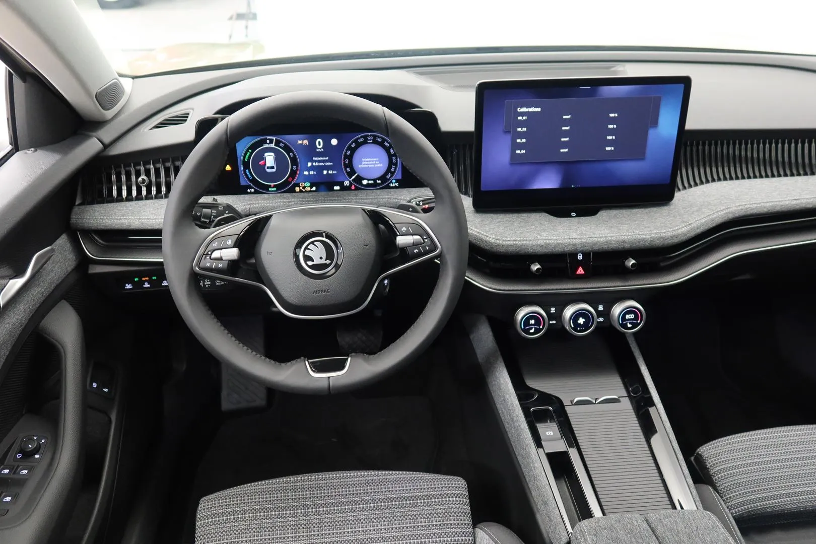 Skoda Superb SRL-186 carousel image