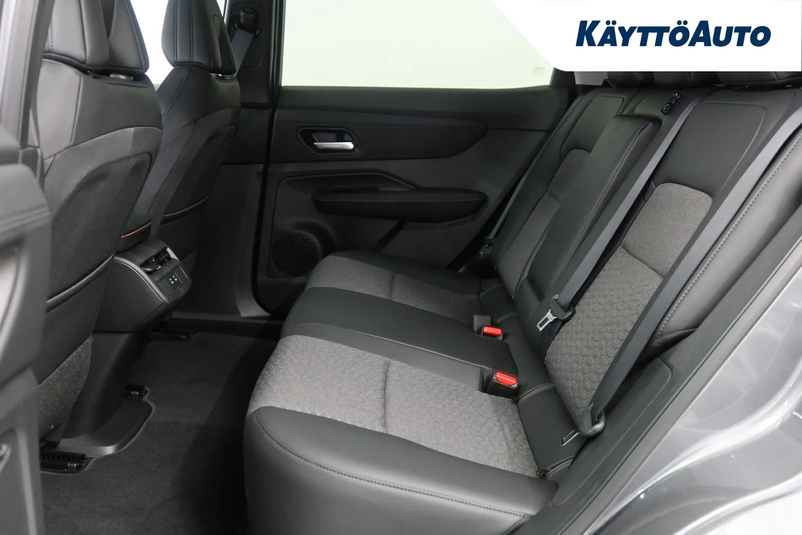 Nissan Ariya LTE-349 carousel image