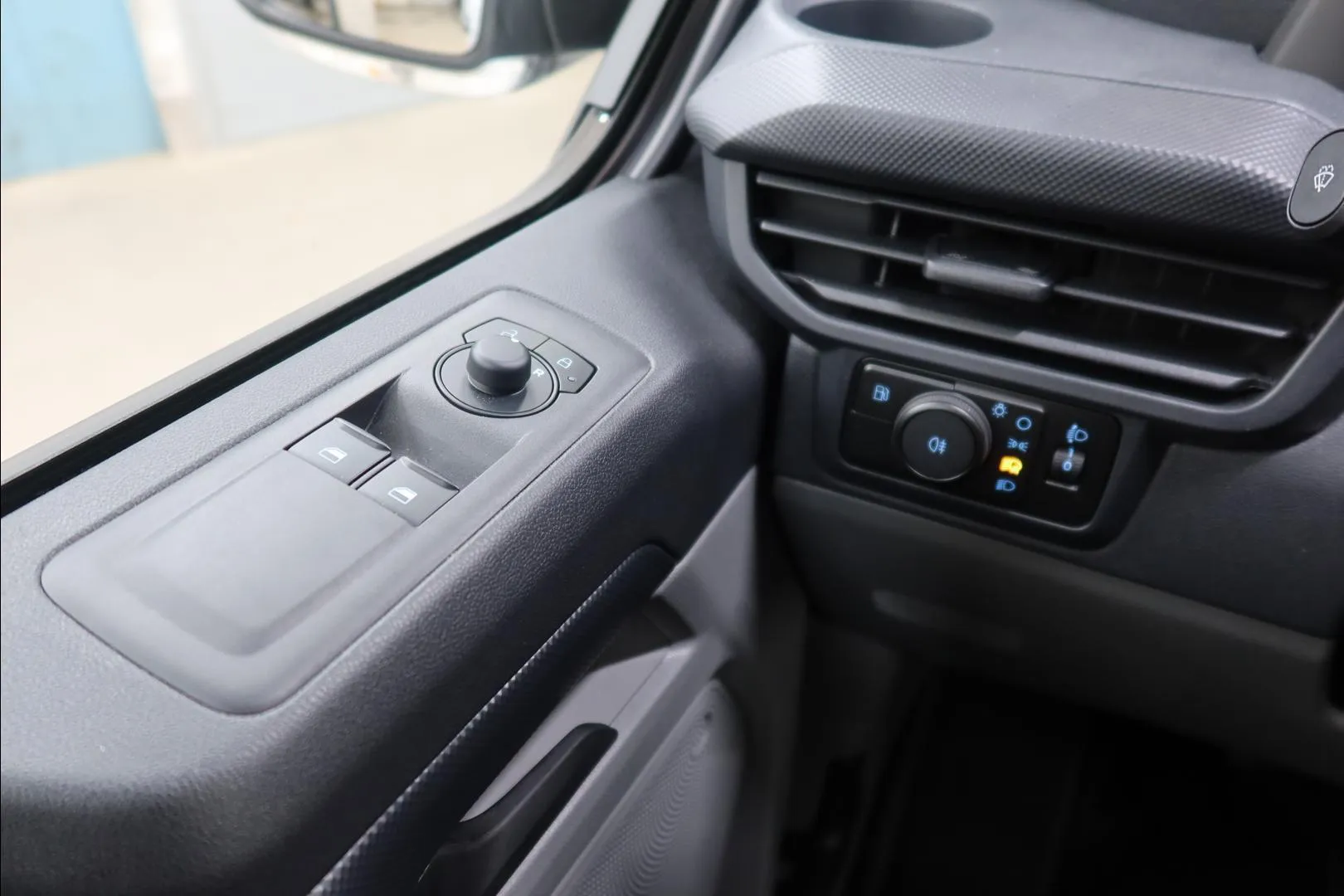 Ford Transit Custom XTN-494 carousel image