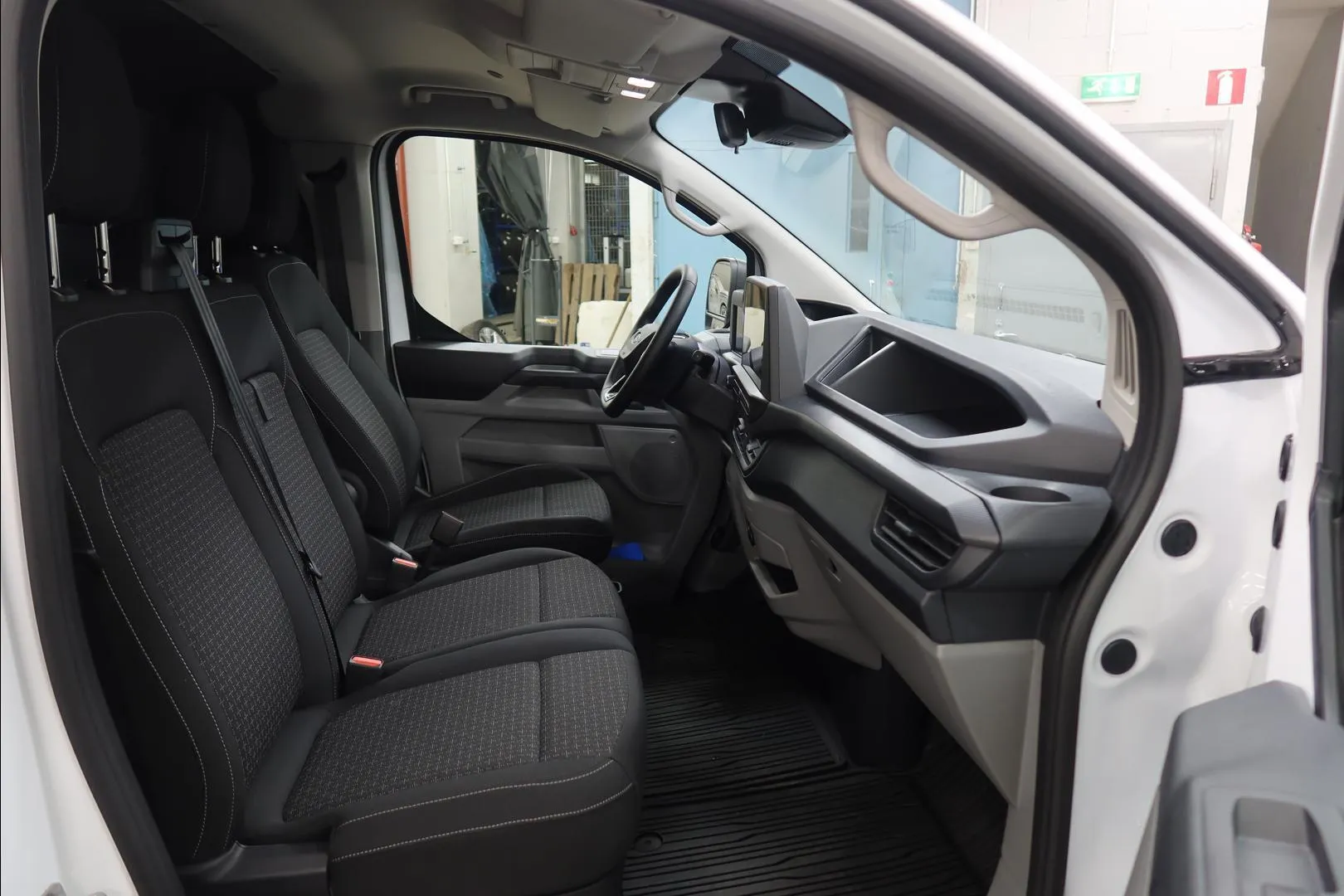 Ford Transit Custom XTN-494 carousel image