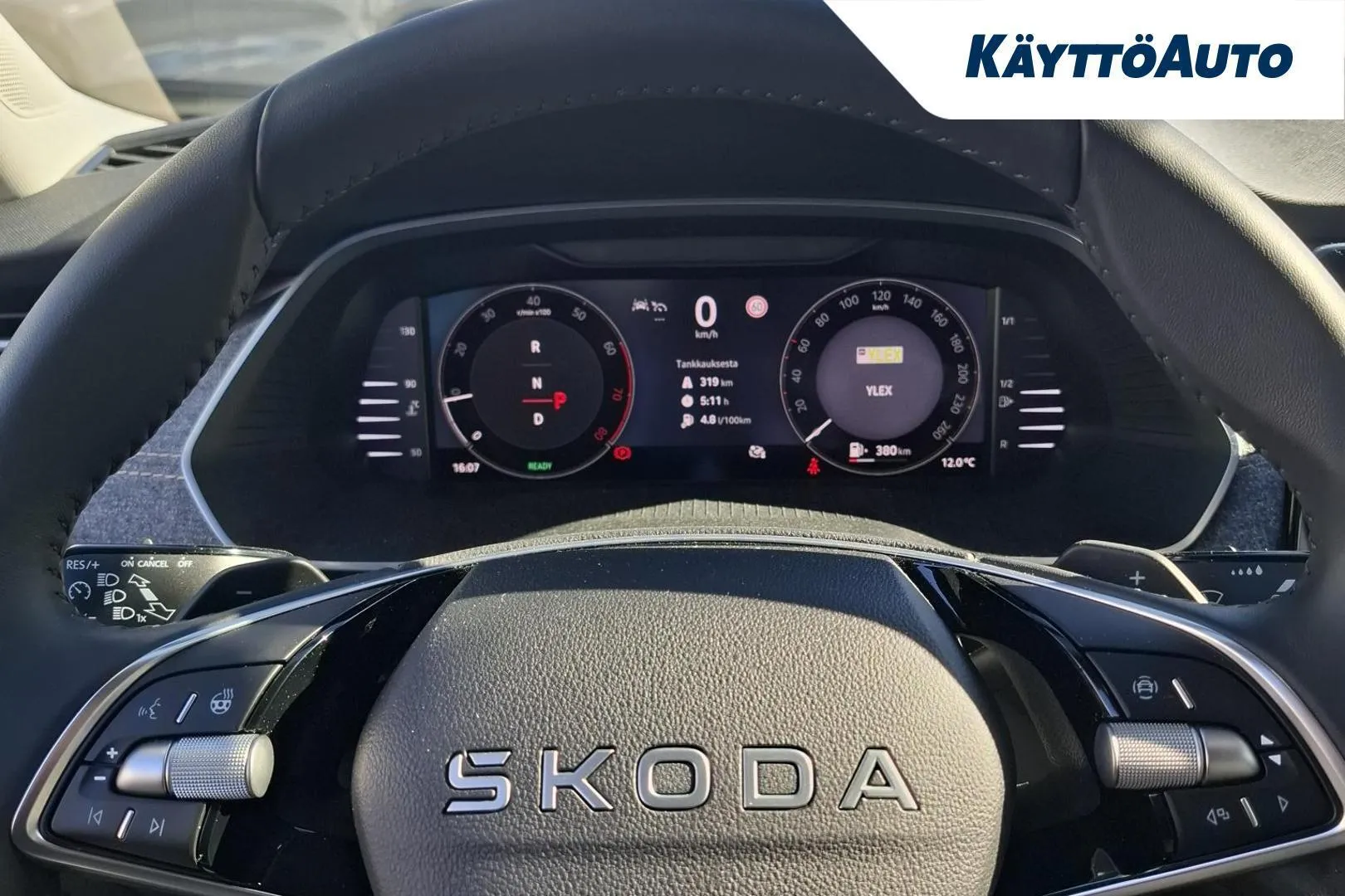 Skoda Octavia YYE-346 carousel image