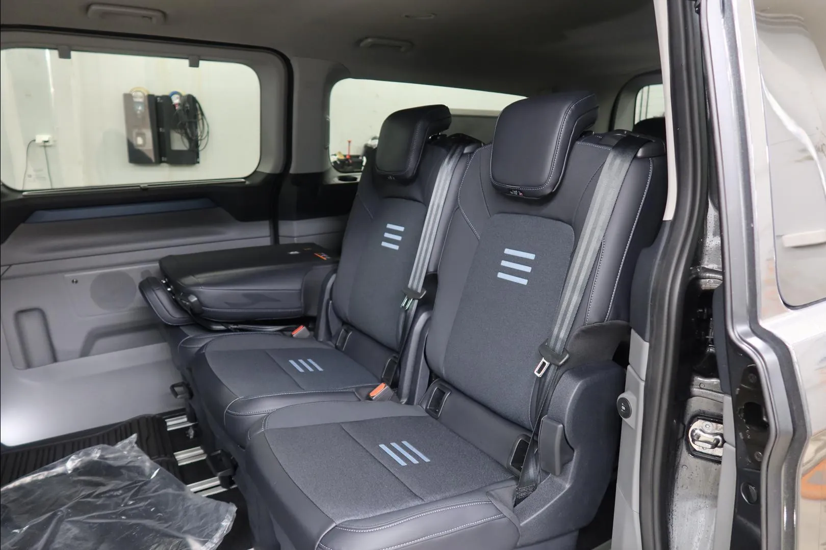 Ford Tourneo Custom ISV-885 carousel image