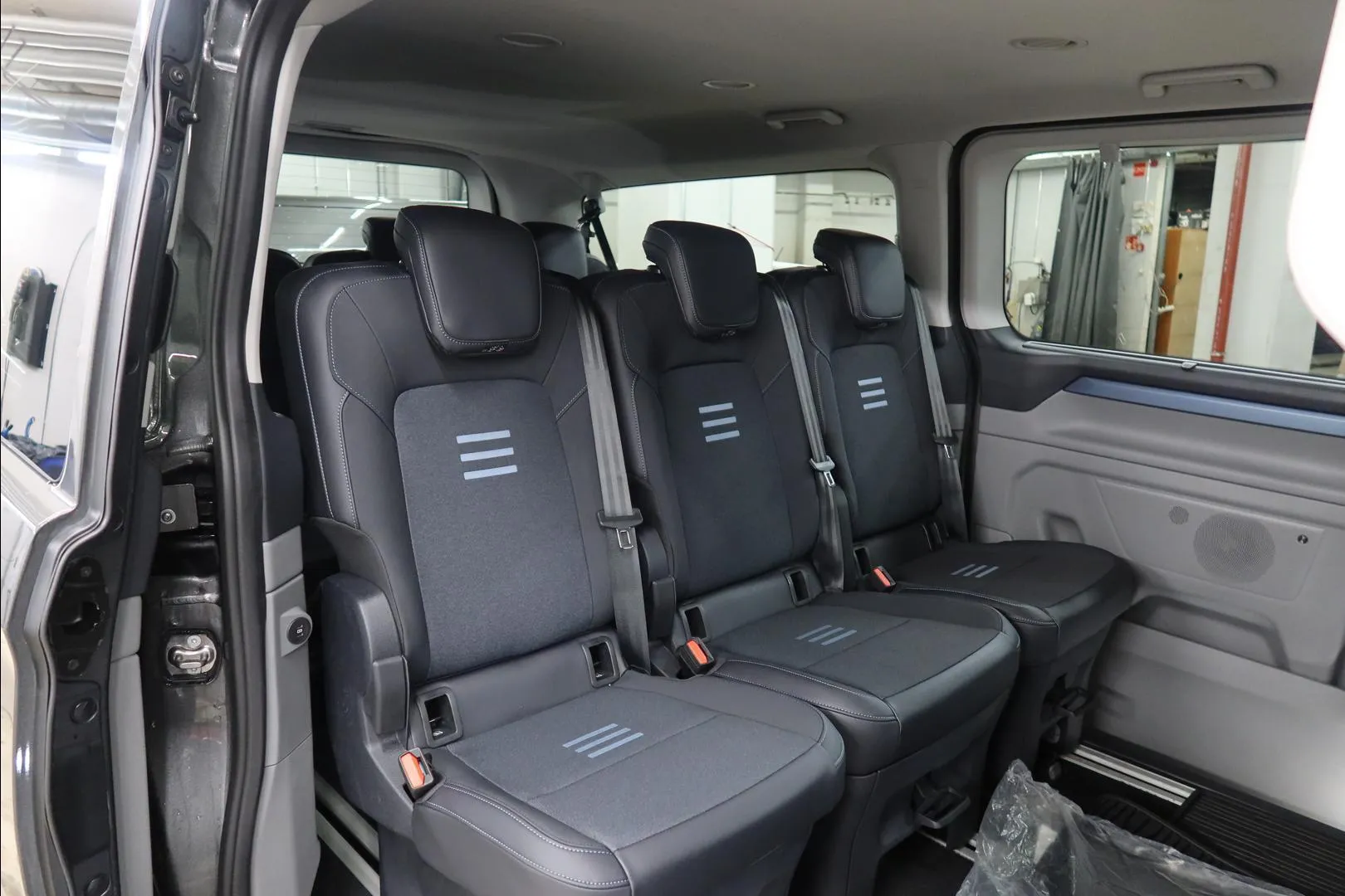 Ford Tourneo Custom ISV-885 carousel image