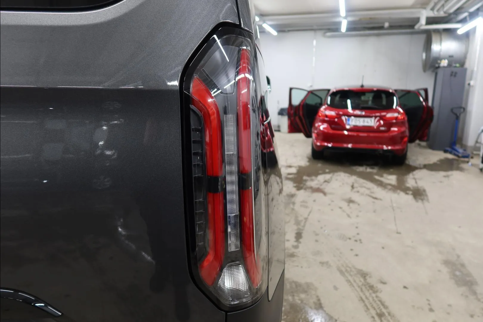Ford Tourneo Custom ISV-885 carousel image