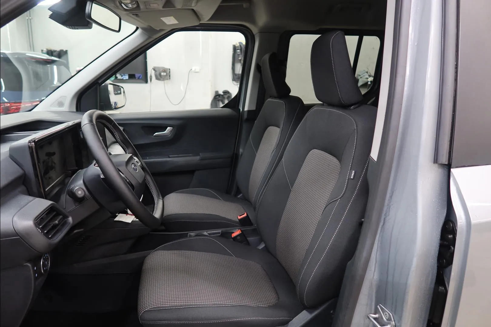 Ford Tourneo Courier ISN-290 carousel image