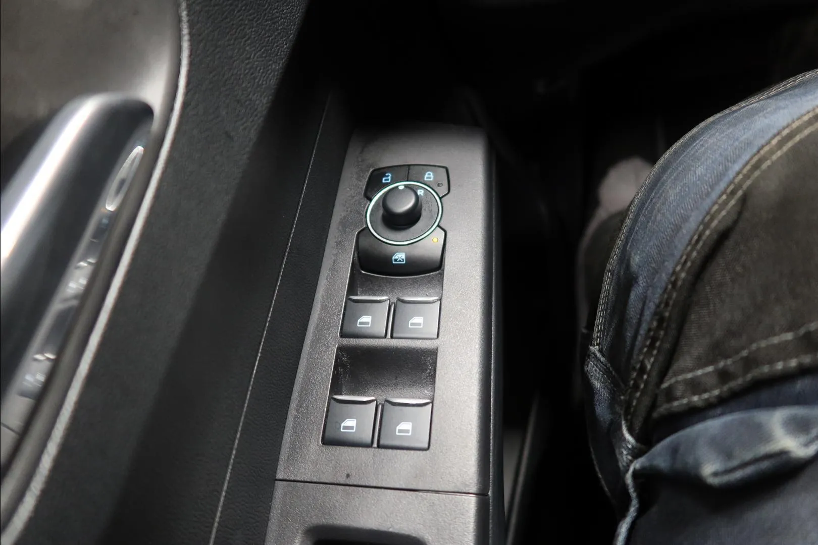 Ford Tourneo Courier ISN-290 carousel image