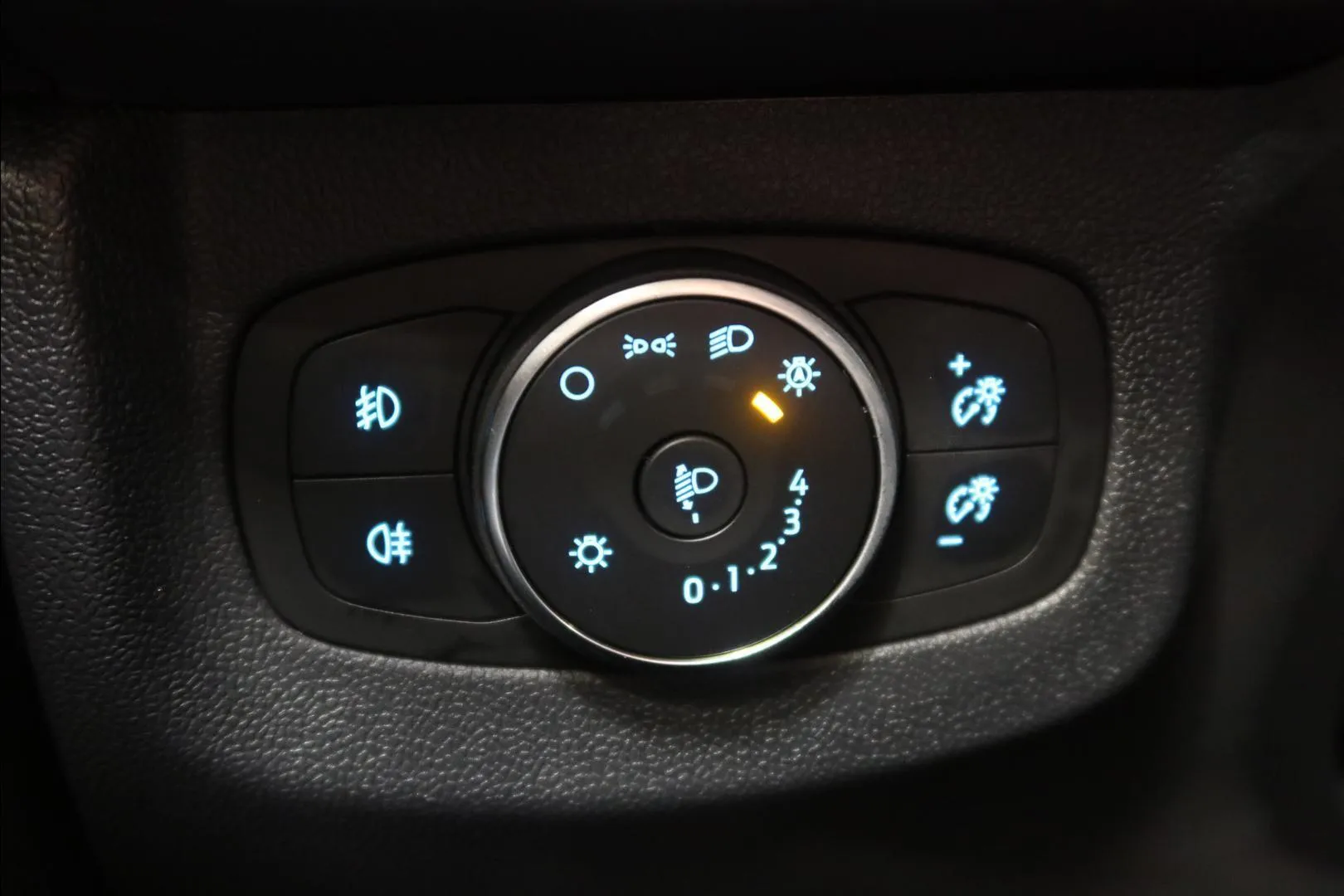Ford Tourneo Courier ISN-290 carousel image