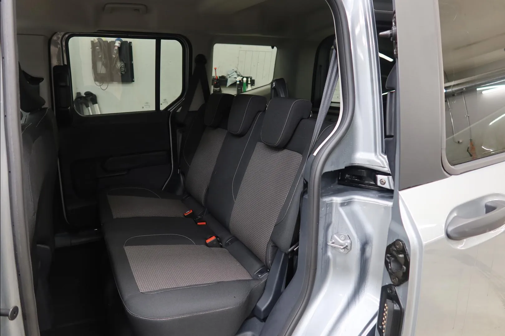 Ford Tourneo Courier ISN-290 carousel image