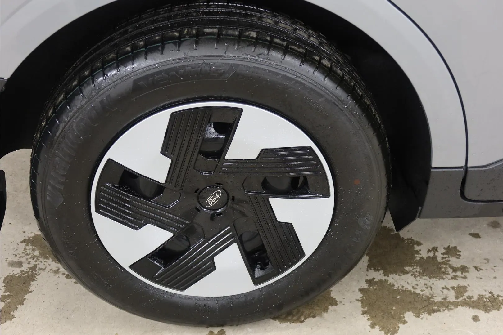 Ford Tourneo Courier ISN-290 carousel image