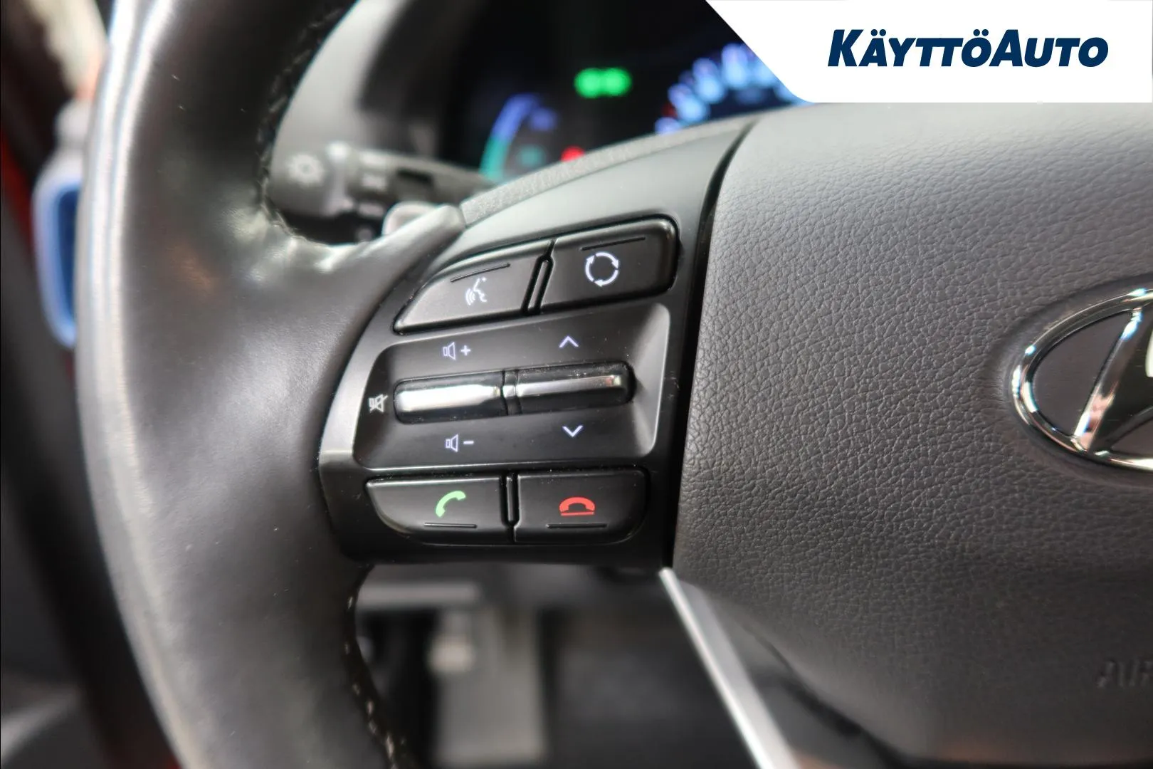 HYUNDAI IONIQ plug-in VXT-824 carousel image