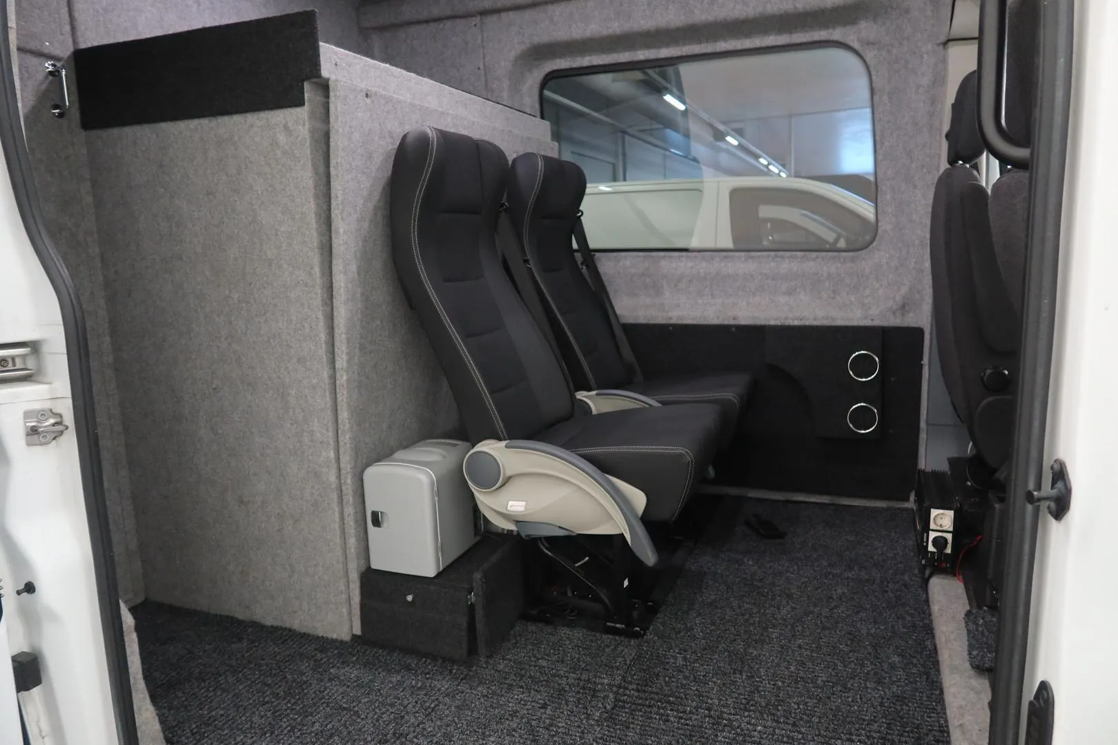 Ford Transit NLN-960 carousel image