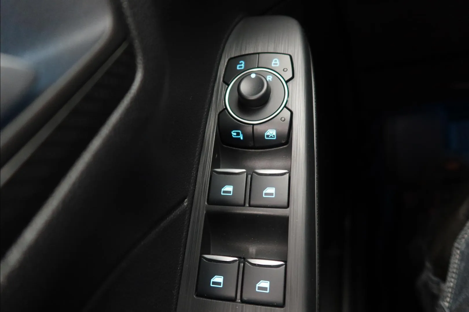 Ford Kuga EVC-120 carousel image