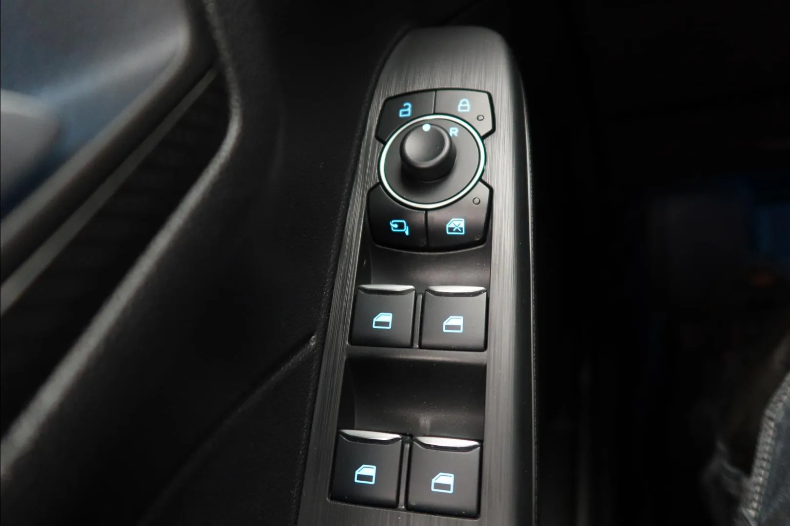 Ford Kuga EVC-120 carousel image