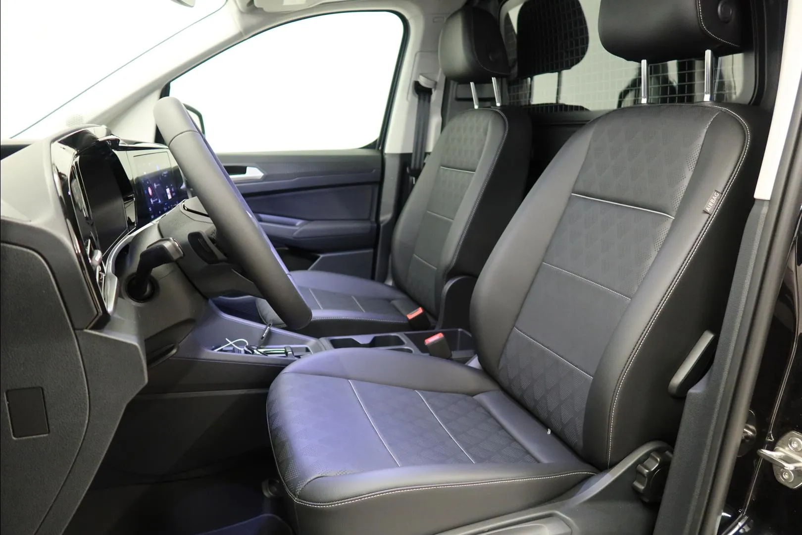 Ford Transit Connect YYE-479 carousel image