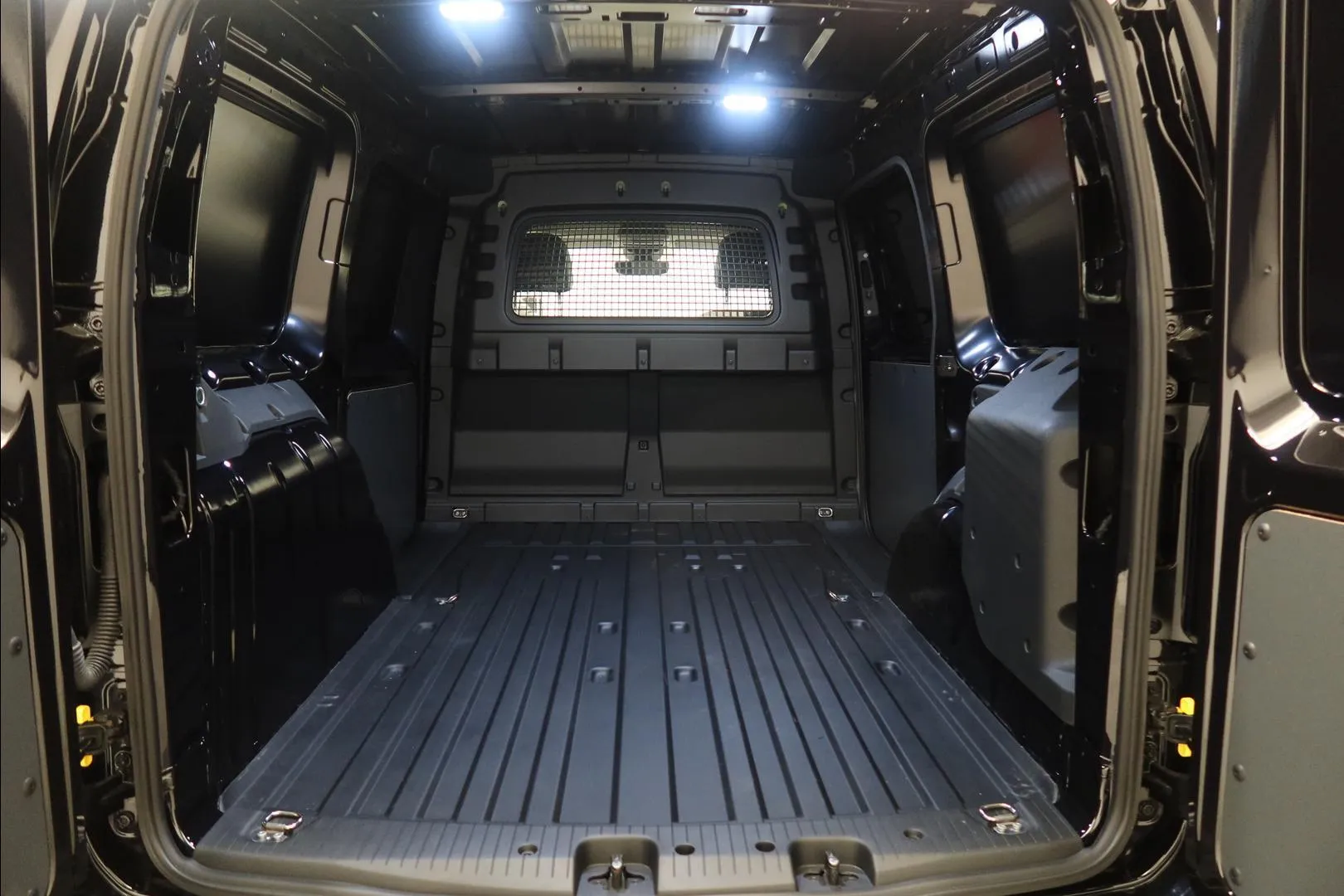 Ford Transit Connect YYE-479 carousel image