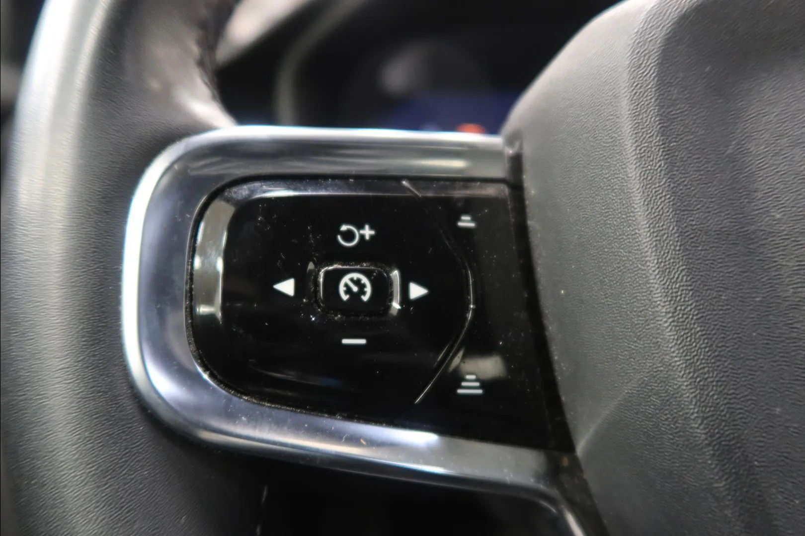 POLESTAR 2 XRO-206 carousel image