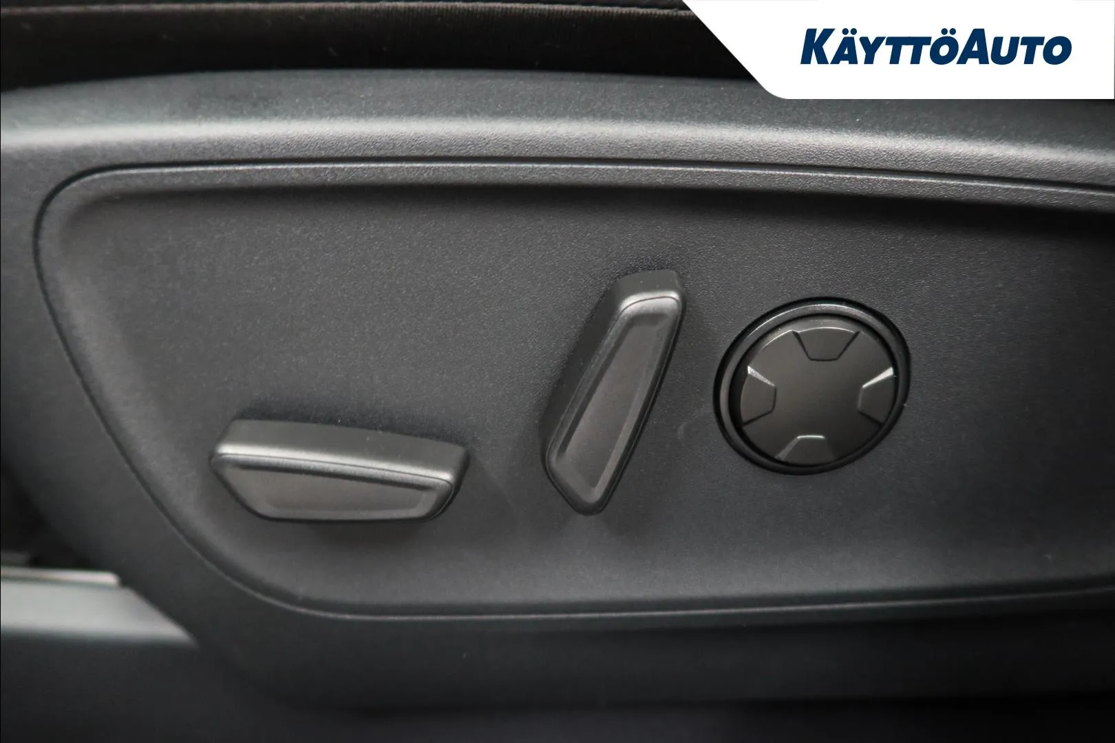 Ford Kuga JNK-470 carousel image