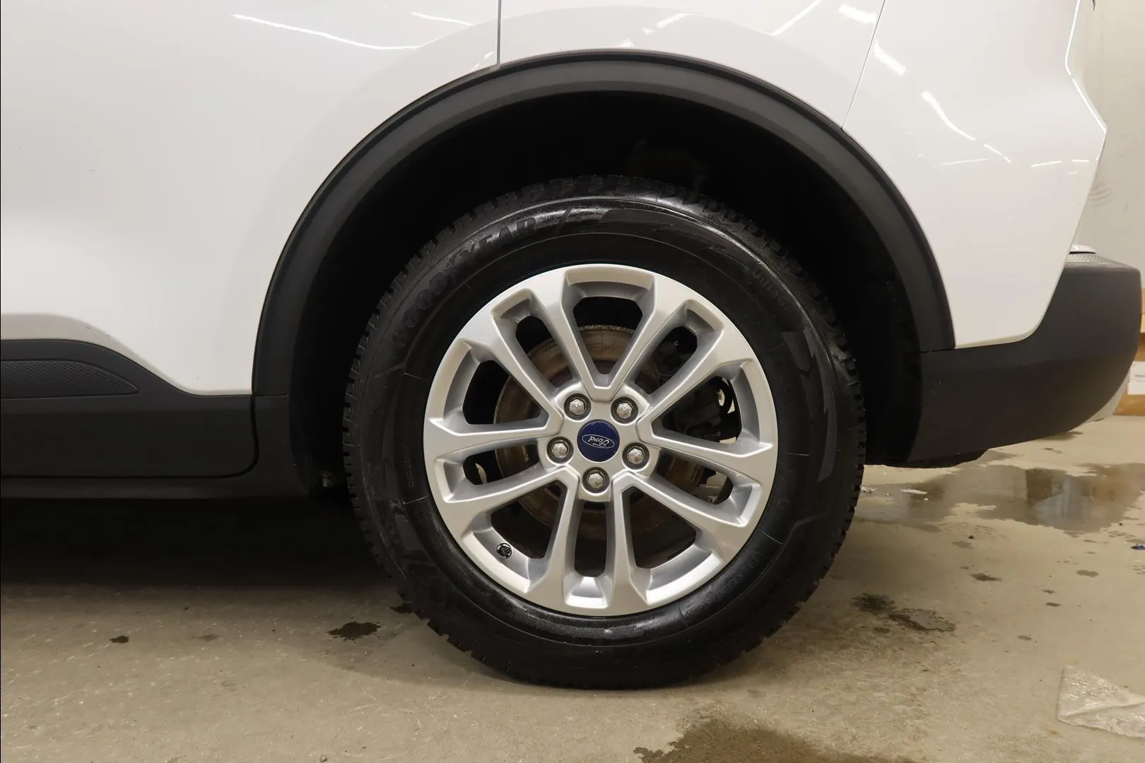 Ford Kuga FPC-166 carousel image