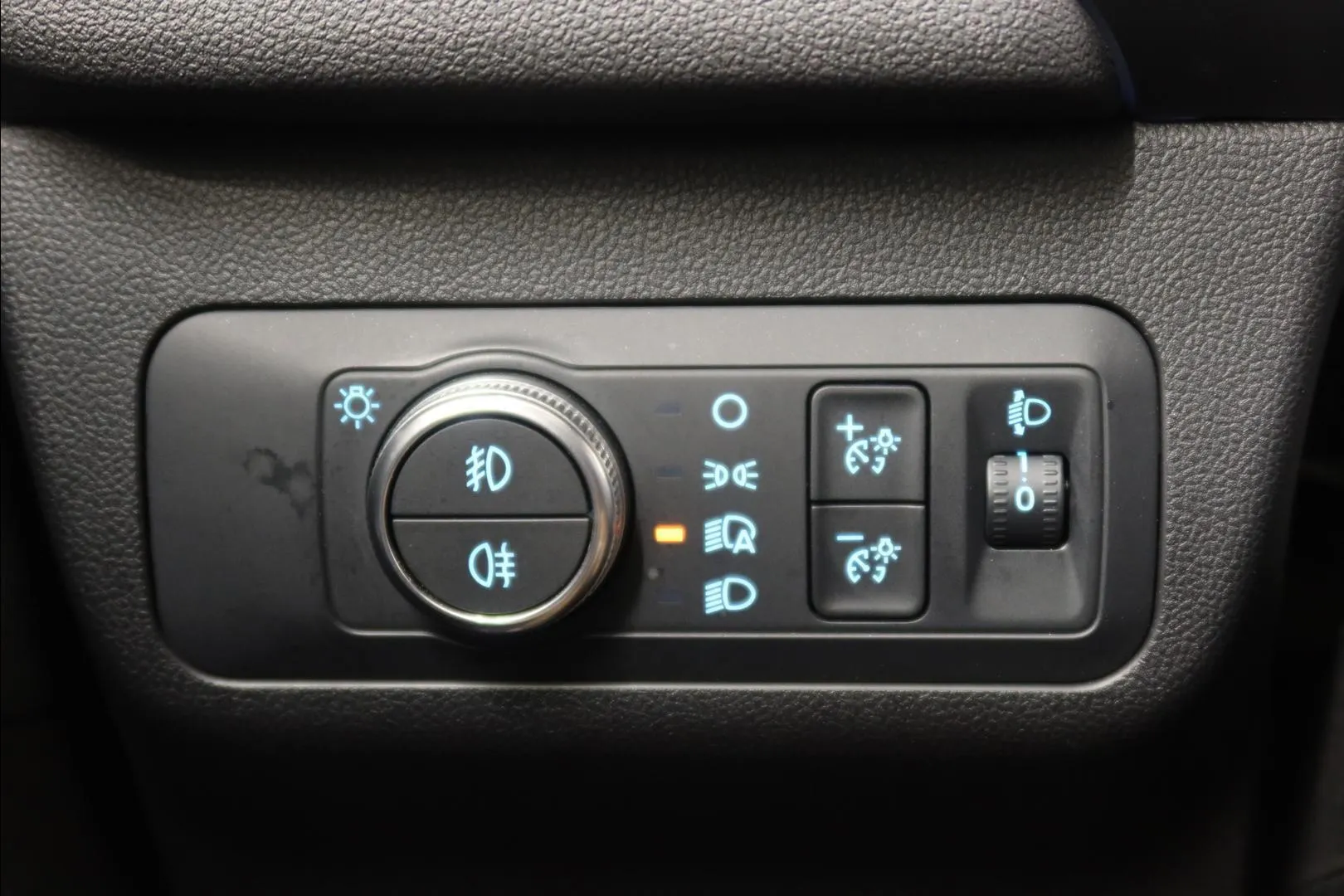 Ford Kuga FPC-166 carousel image