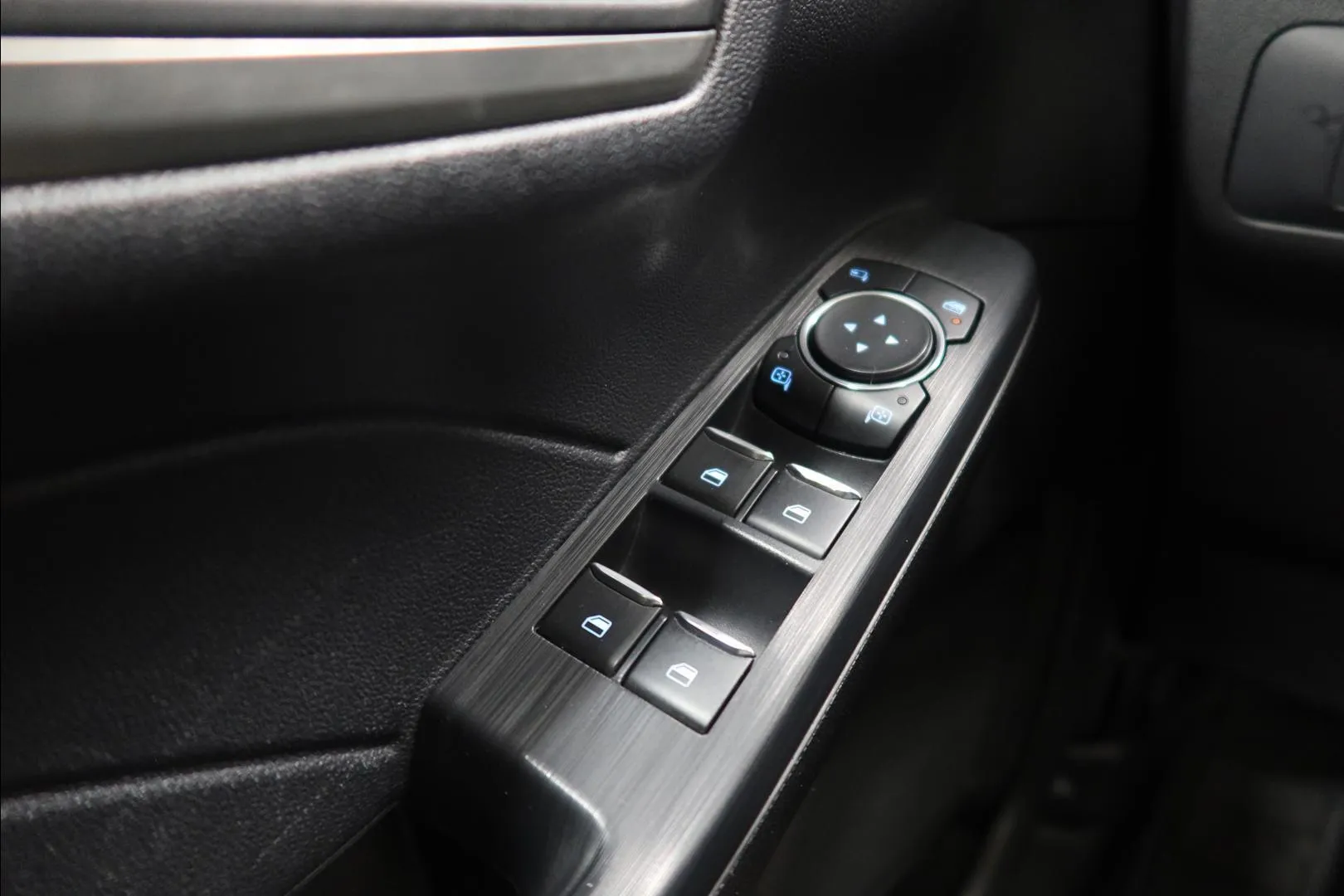 Ford Kuga FPC-166 carousel image