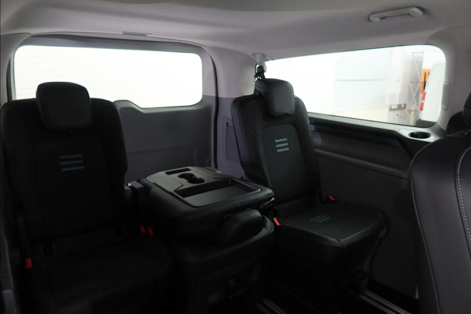 Ford Tourneo Custom CSJ-557 carousel image