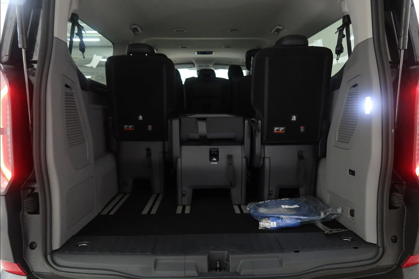 Ford Tourneo Custom CSJ-557 carousel image