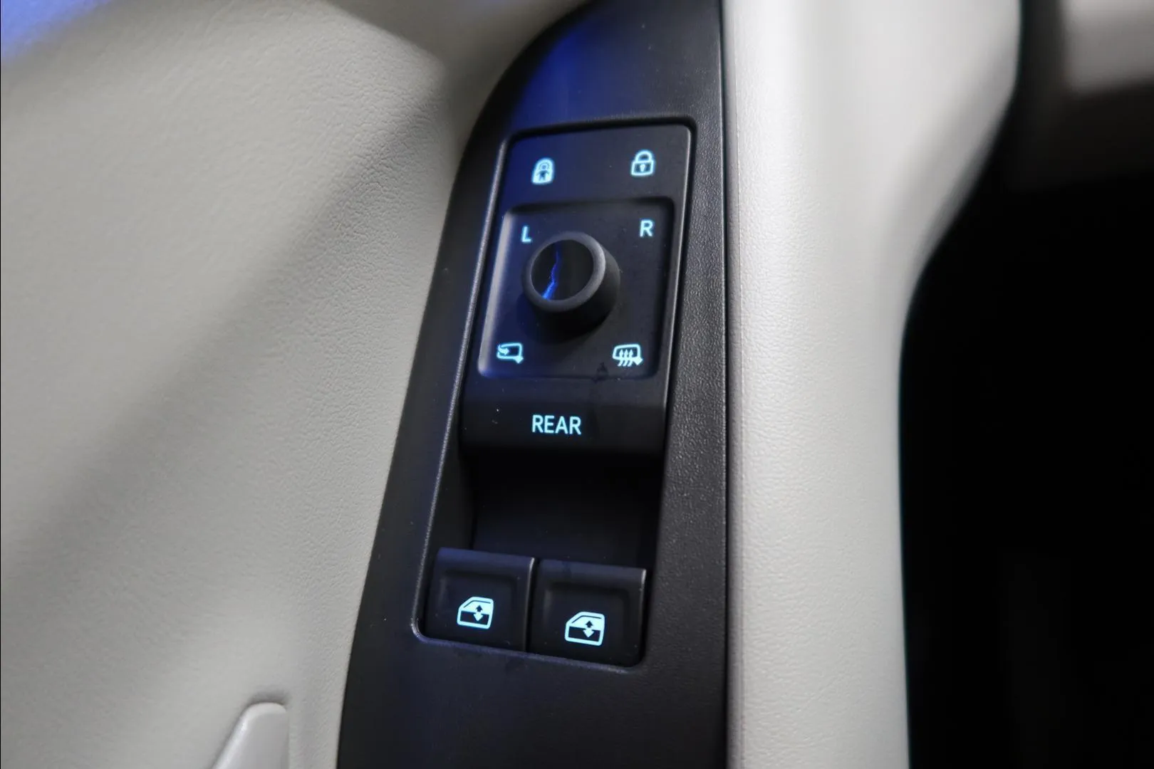 Ford Explorer ISP-645 carousel image