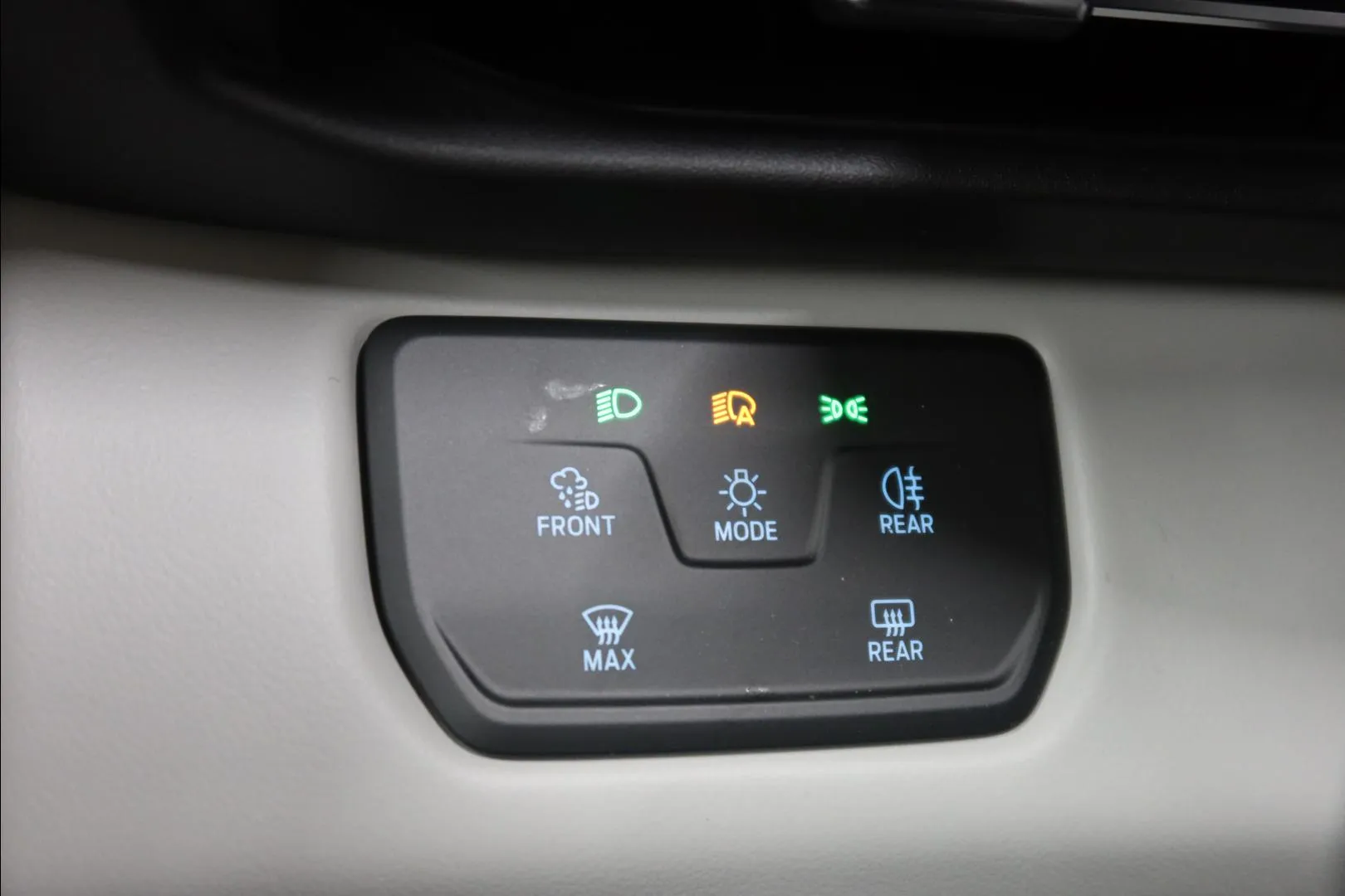 Ford Explorer ISP-645 carousel image