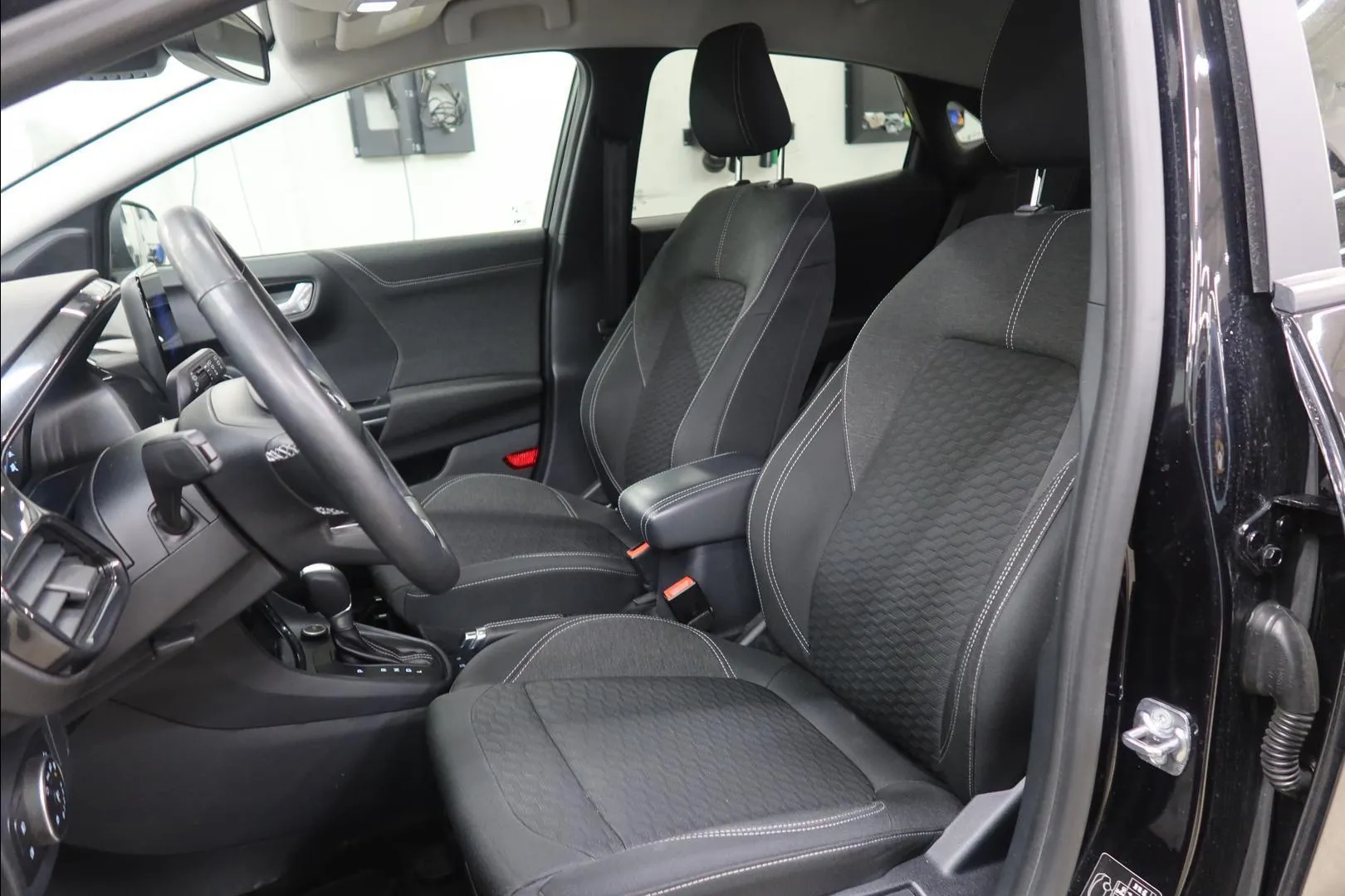 FORD Puma ZNT-722 carousel image