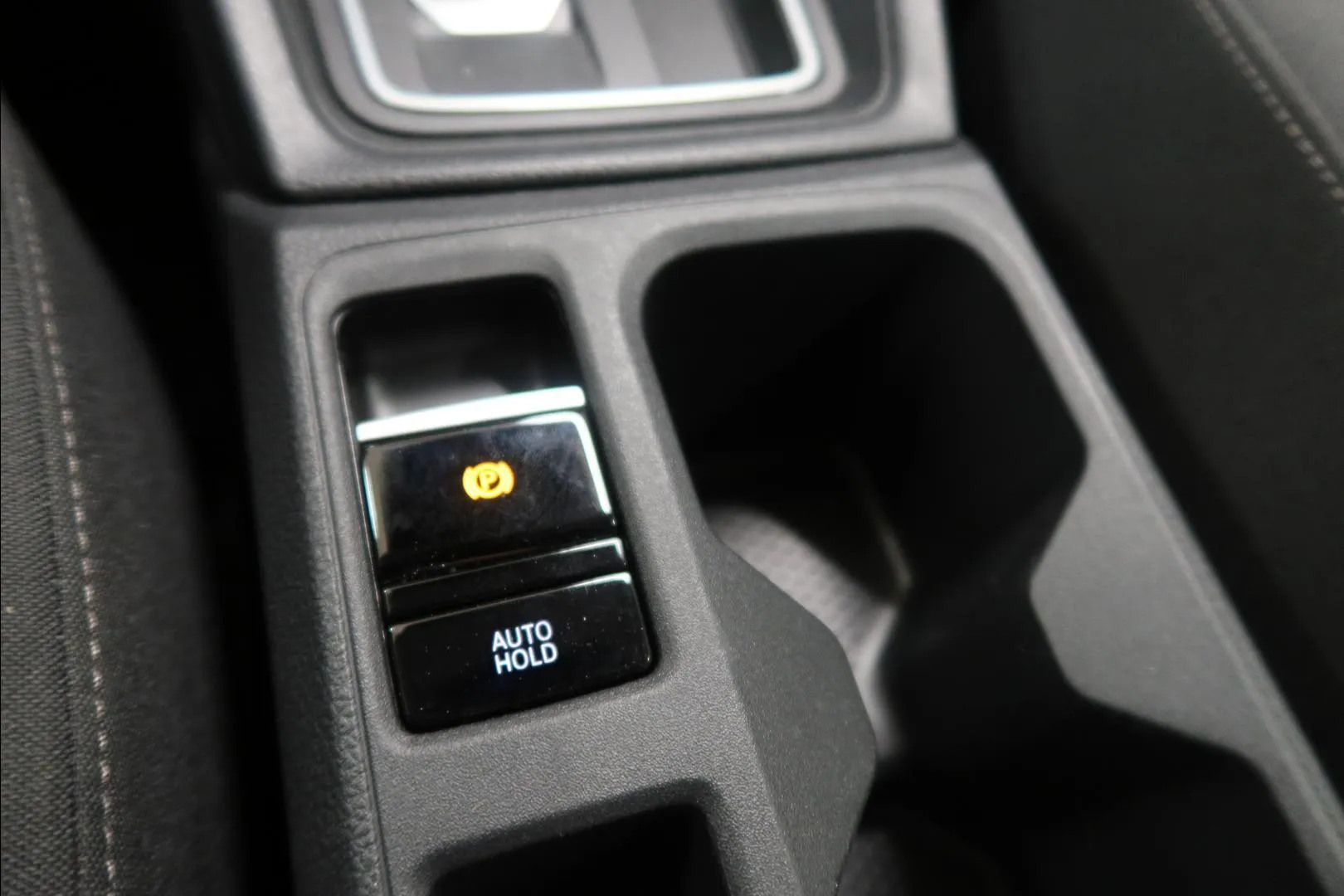 Ford Grand Tourneo Connect FSL-682 carousel image