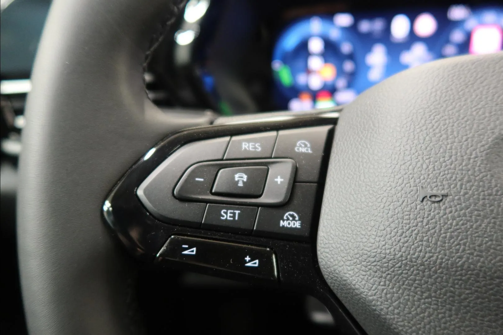 Ford Grand Tourneo Connect FSL-682 carousel image