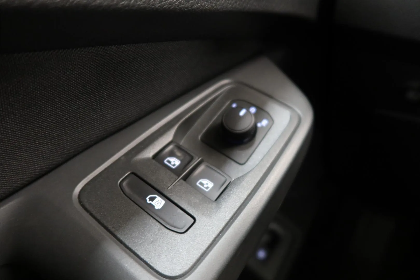 Ford Grand Tourneo Connect FSL-682 carousel image