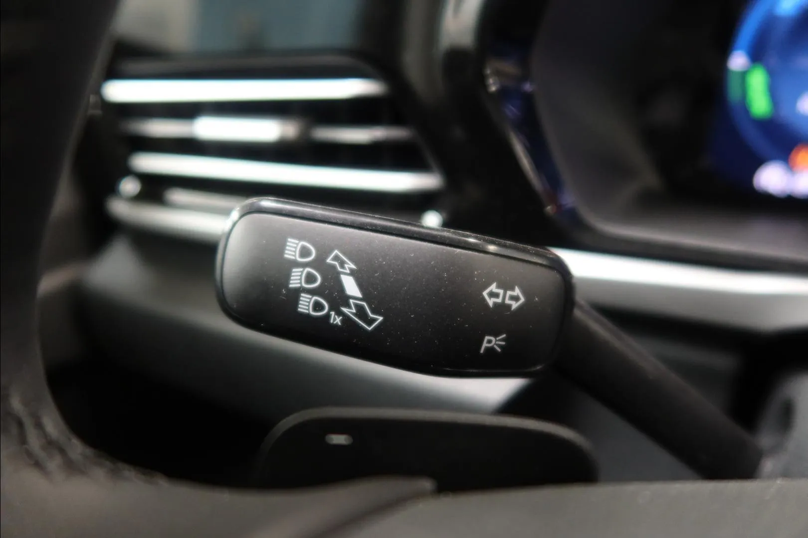 Ford Grand Tourneo Connect FSL-682 carousel image