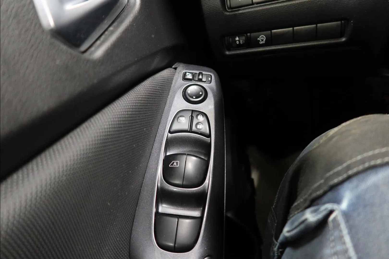 Nissan Juke OZZ-680 carousel image