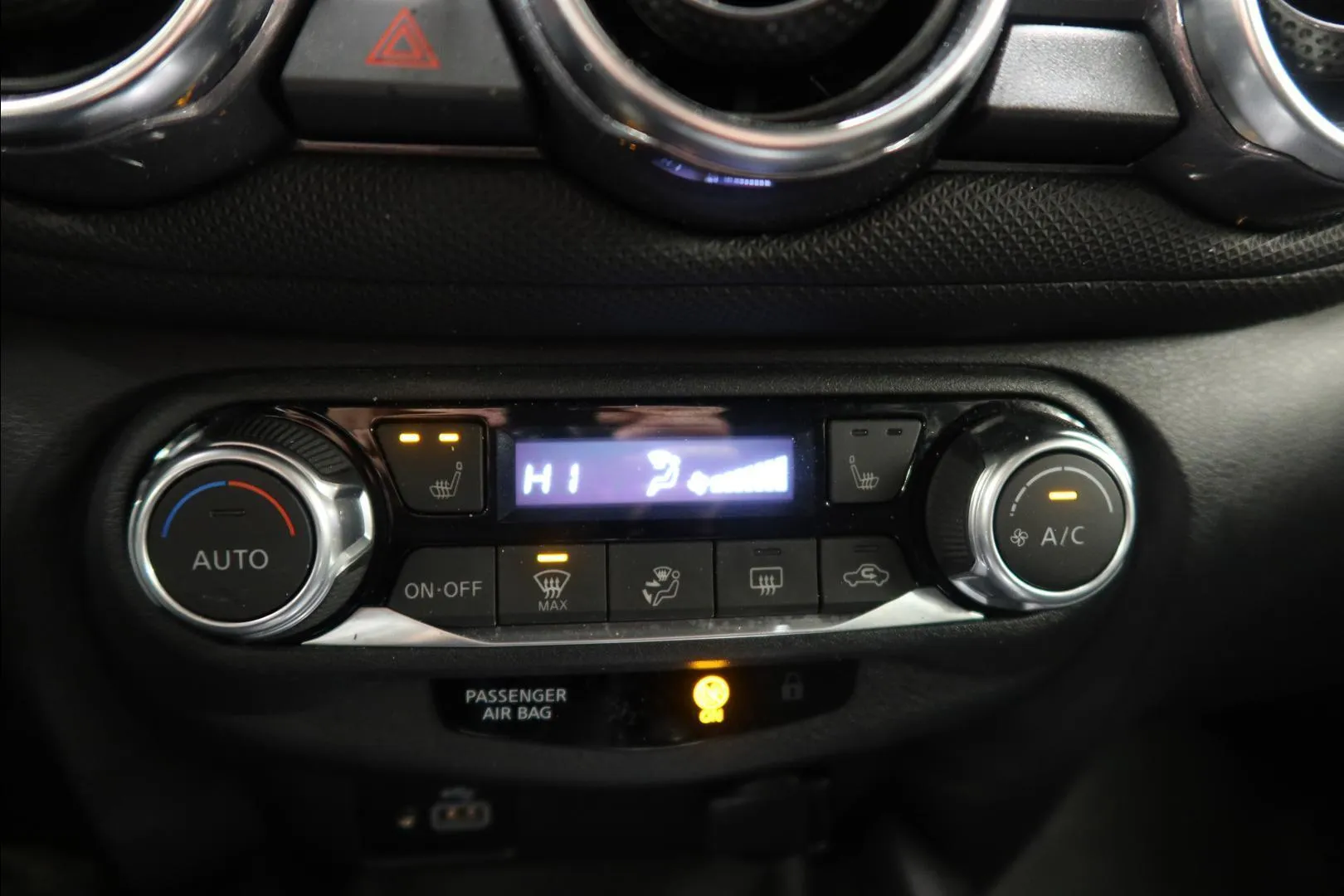 Nissan Juke OZZ-680 carousel image