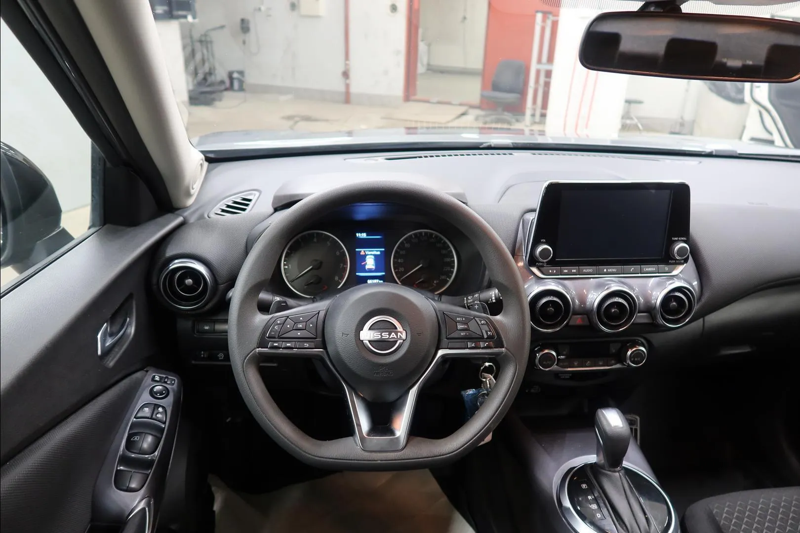 Nissan Juke OZZ-680 carousel image