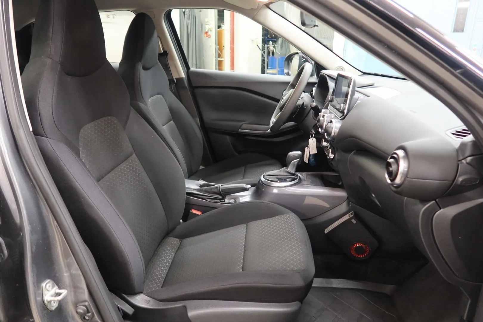 Nissan Juke OZZ-680 carousel image