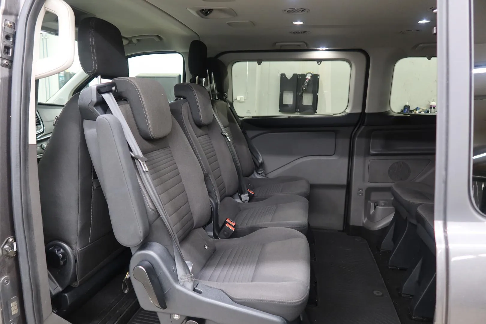 FORD Tourneo Custom GZY-647 carousel image