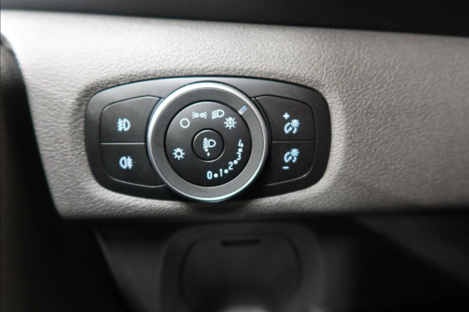 FORD Tourneo Custom GZY-647 carousel image
