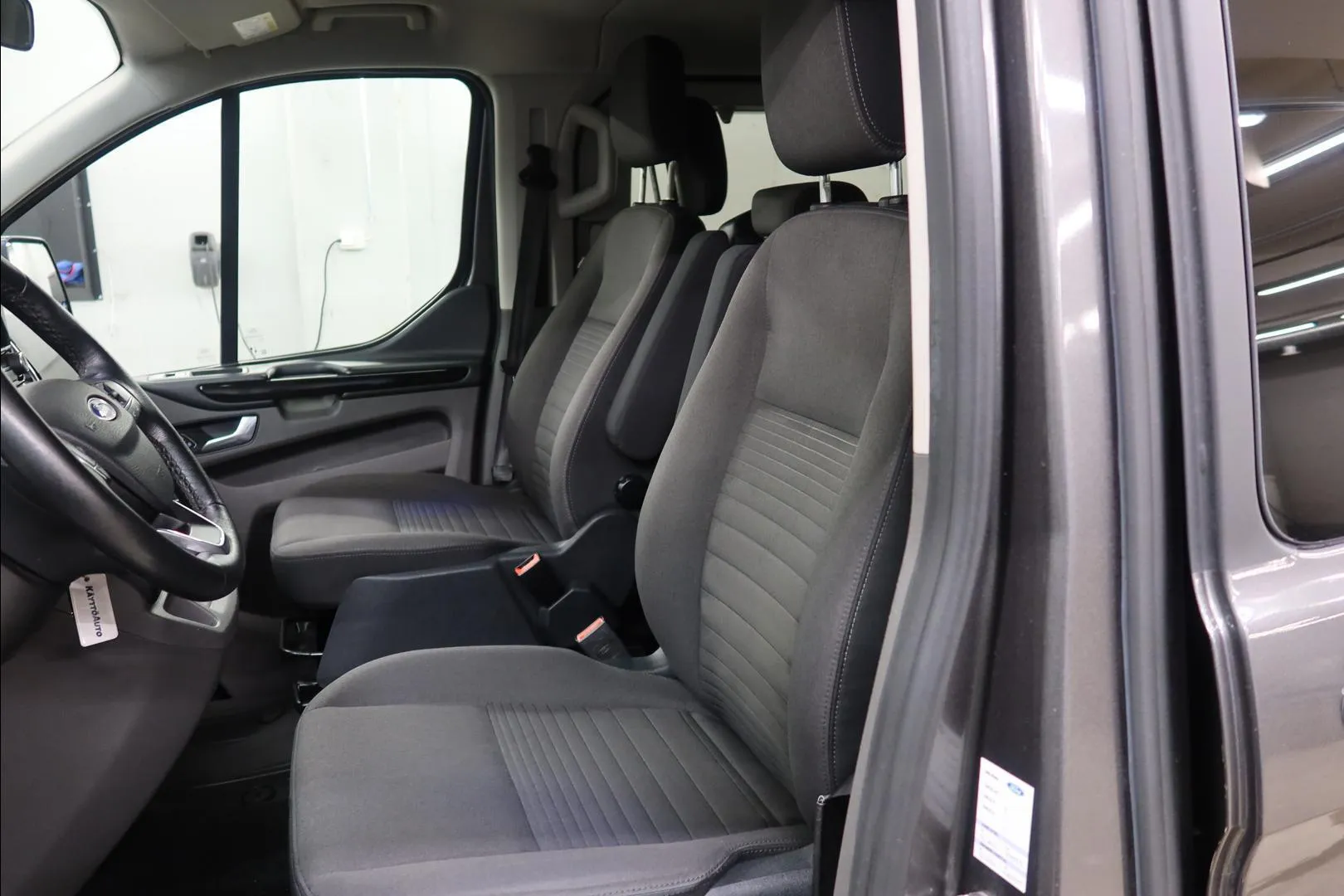 FORD Tourneo Custom GZY-647 carousel image