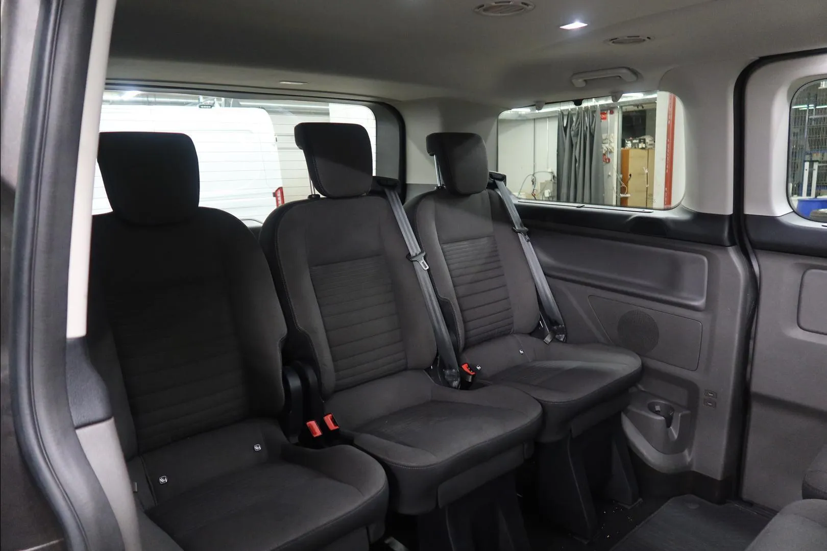 FORD Tourneo Custom GZY-647 carousel image