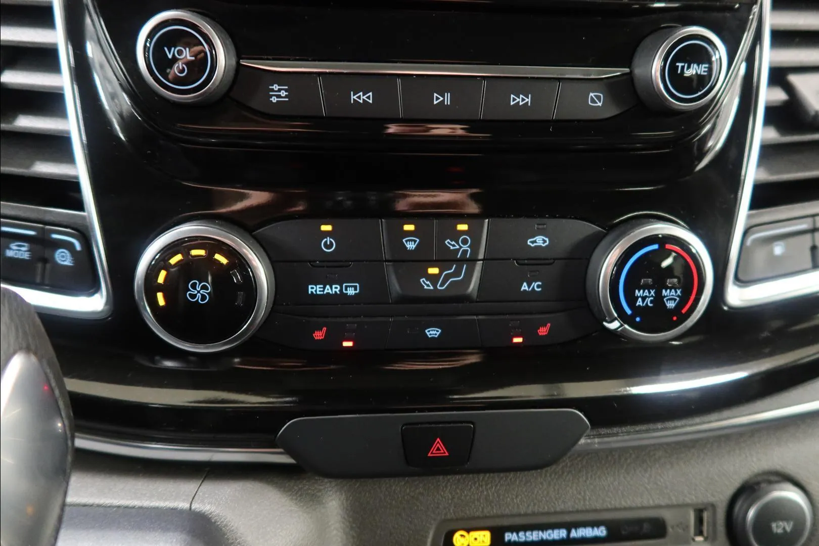 FORD Tourneo Custom GZY-647 carousel image