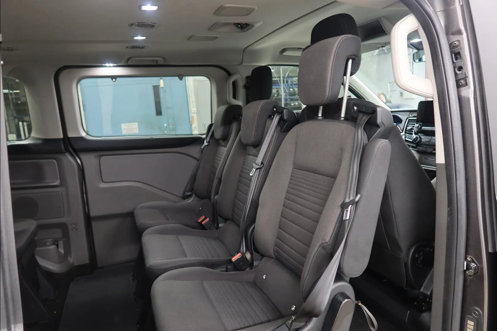 FORD Tourneo Custom GZY-647 carousel image