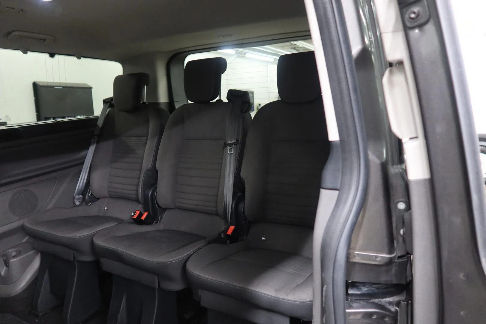FORD Tourneo Custom GZY-647 carousel image