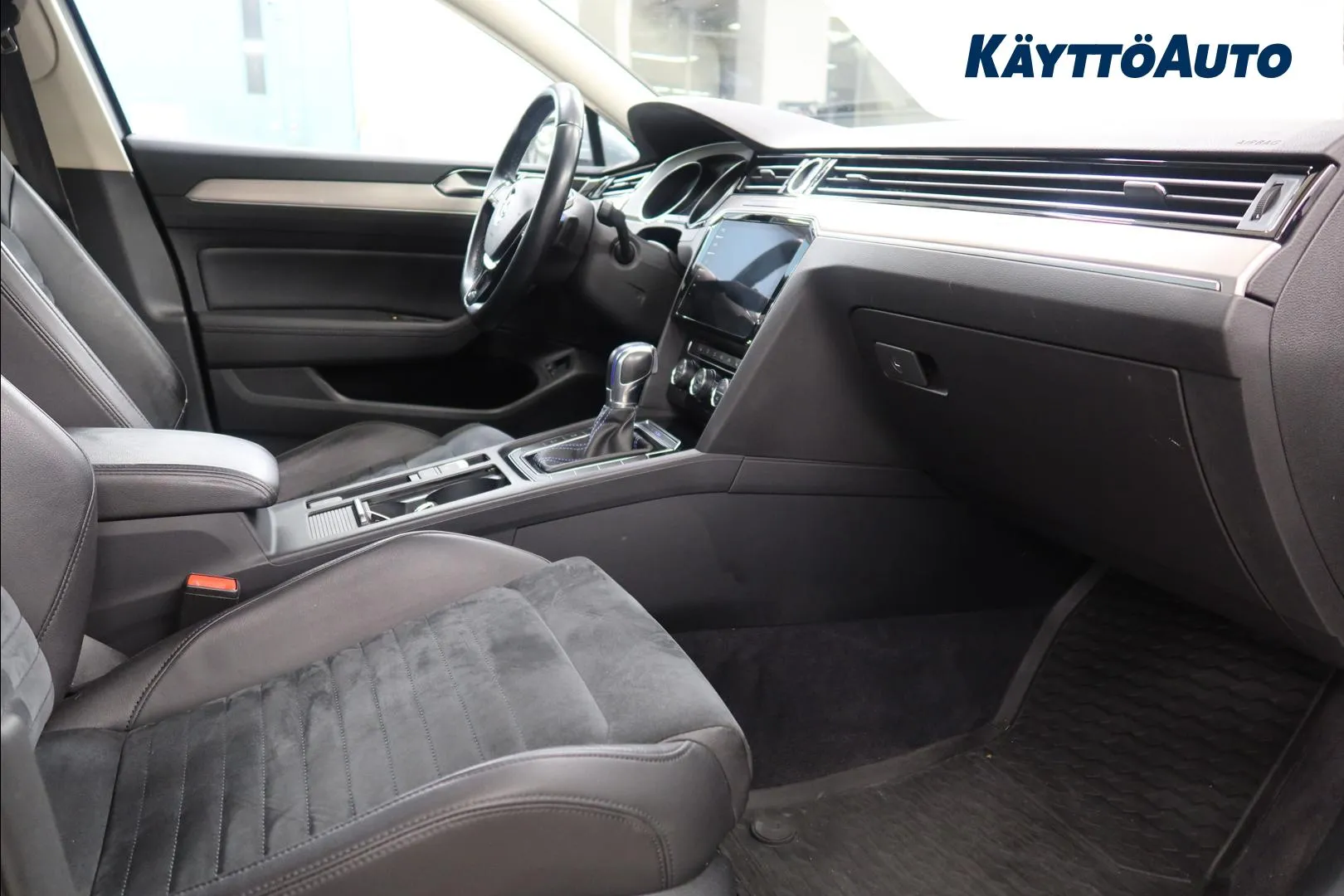 Volkswagen Passat NMO-732 carousel image