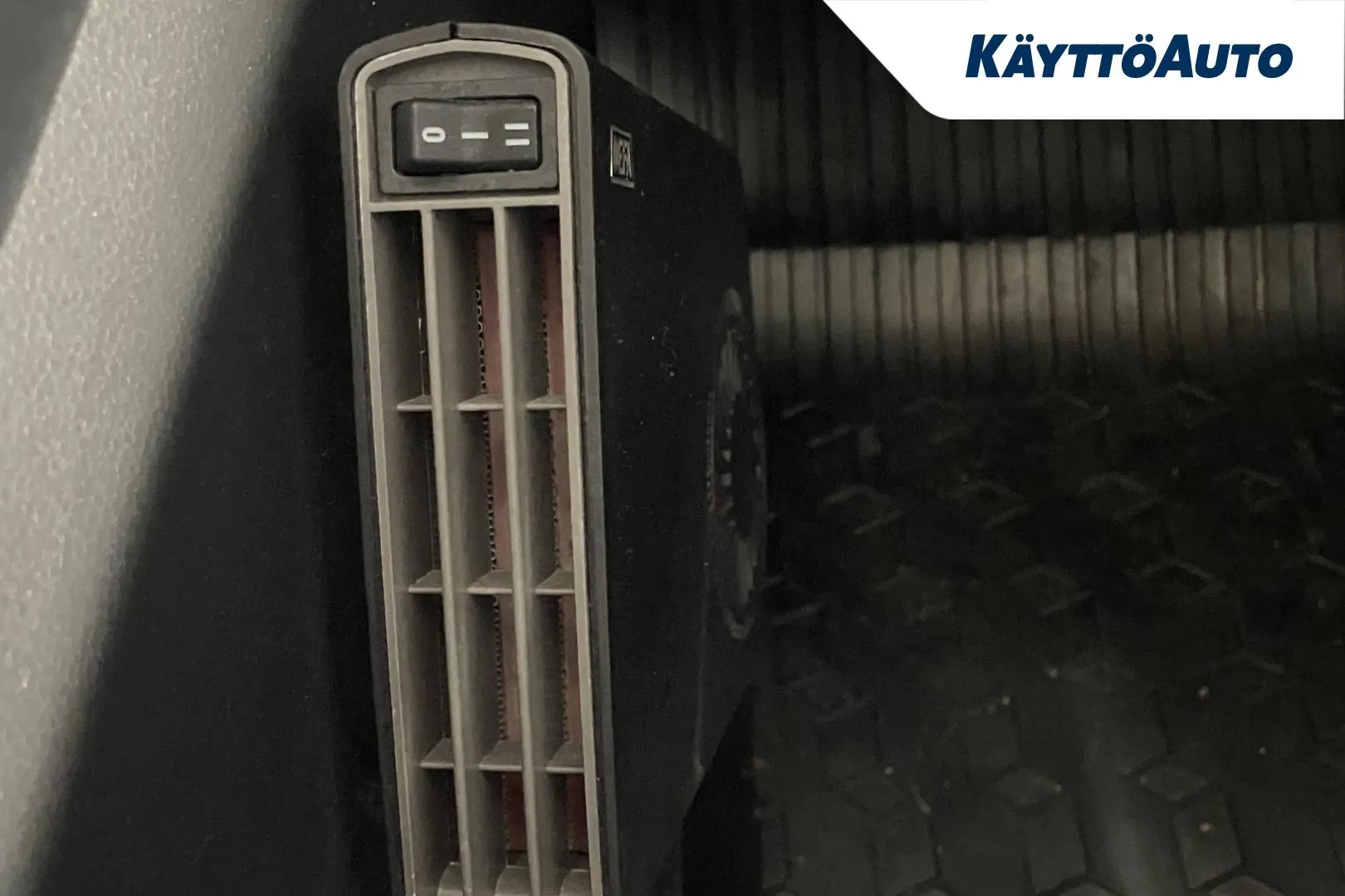 TOYOTA YARIS CPO-996 carousel image