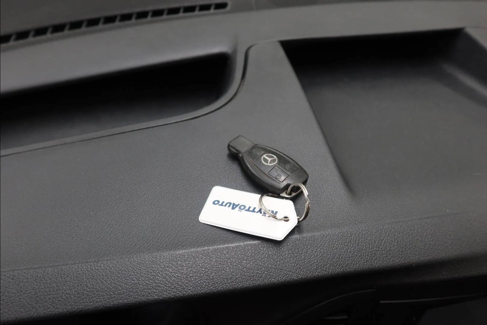 Mercedes-Benz Vito JLC-573 carousel image