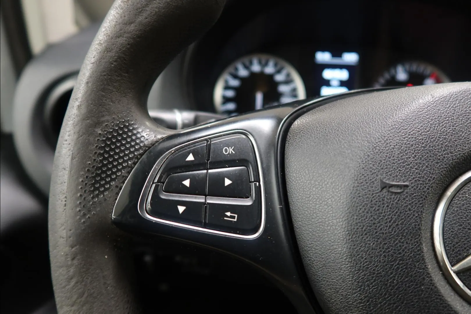 Mercedes-Benz Vito JLC-573 carousel image